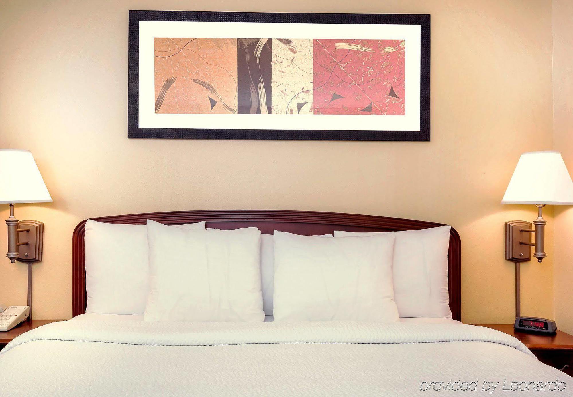 คอร์ตยาร์ด ดัลลัส ลูอิสวิลล์ Hotel ภายนอก รูปภาพ